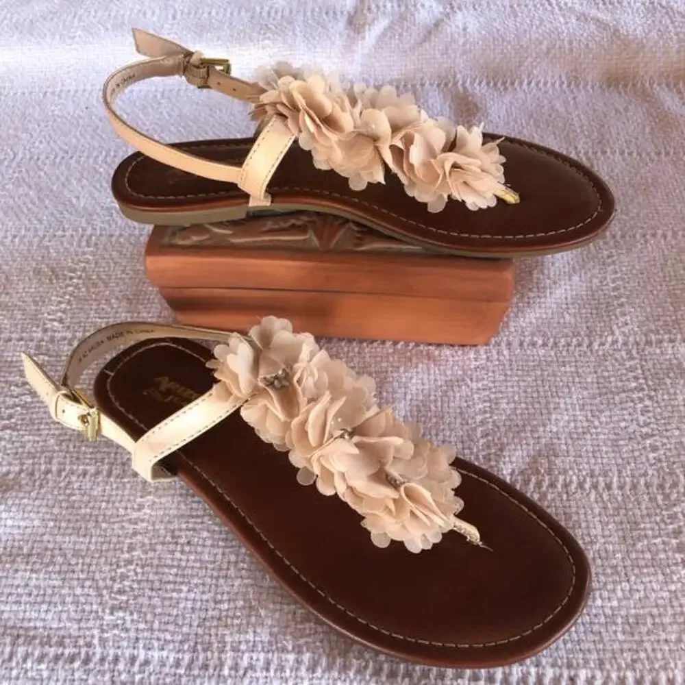 Y2K Arizona Jean Company AZ Aruba Floral Bejeweled Thong Sandals Women’s 7M Boho